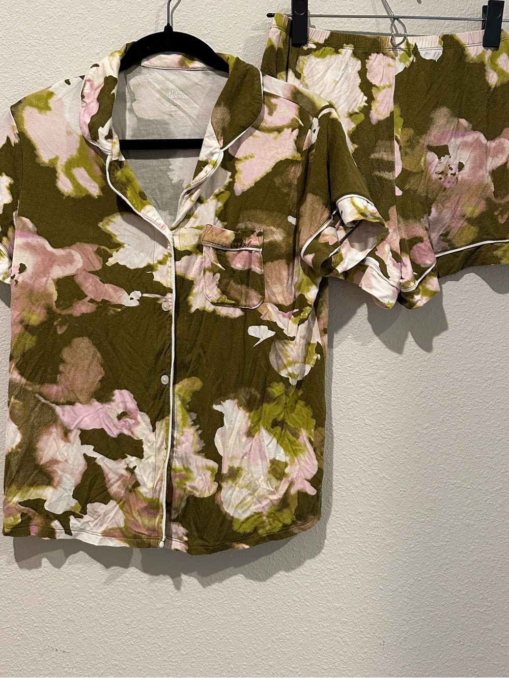 Women’s Star Above Olive Green and Pink Floral Short Pajama Set Size Small